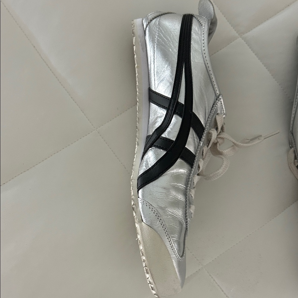 Onitsuka Tiger by Asics unisex Metallic Silver and Black Sneakers - Picture 5 of 6